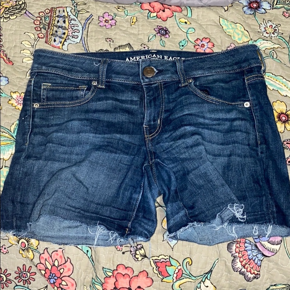 American Eagle Frayed Hem Denim Shorts- PRICE DROP